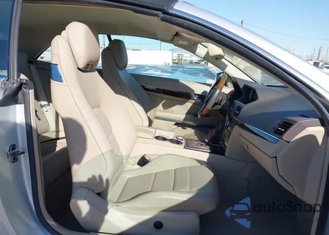 2012 Mercedes-Benz E 550 из США, поврежденный, VIN WDDKK7DF9CF168012